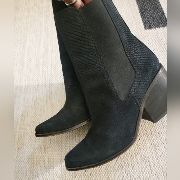Free People Benson Chelsea Heeled Boots - Picture 3 of 11